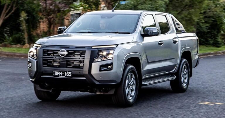 2026 Nissan Navara ST overview