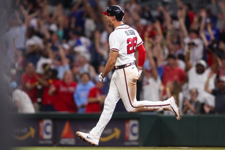 Deadspin | MLB roundup: Braves stroll off Tigers in comeback stunner