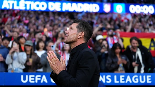 Diego Simeone applauds the fans.