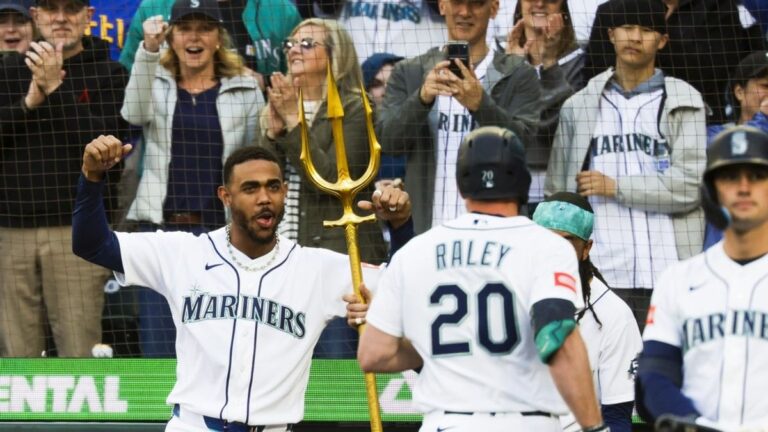 Deadspin | MLB roundup: Mariners slug 4 HRs, prime D-backs for fifth straight win