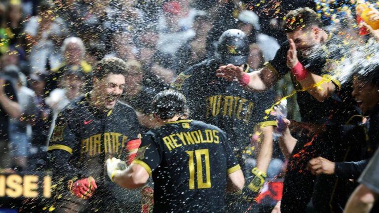 Deadspin | MLB roundup: Pirates, White Sox, Mets, Rockies hit walk-off HRs