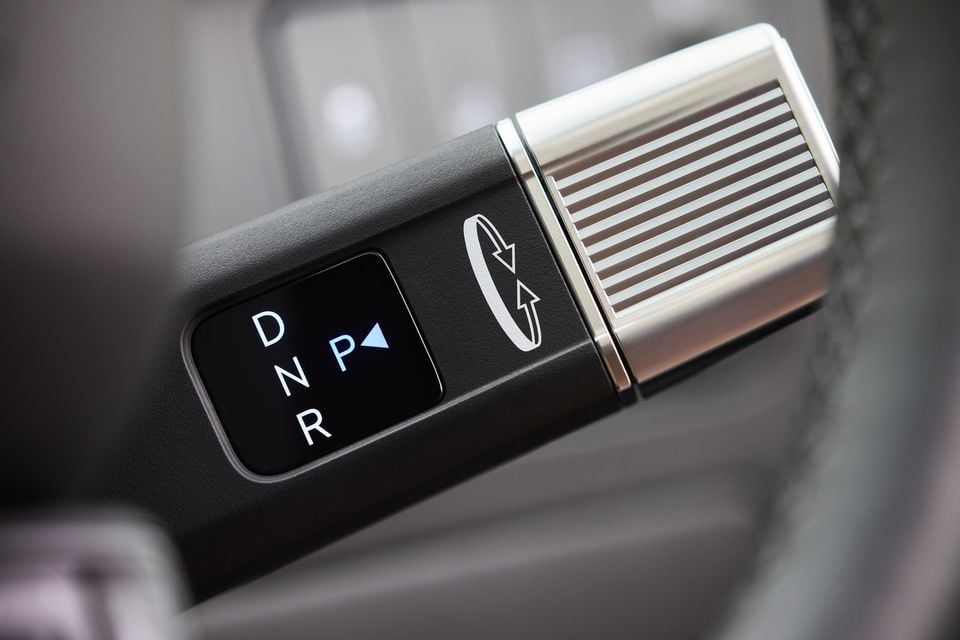 2027 Hyundai Staria Lounge gear selector
