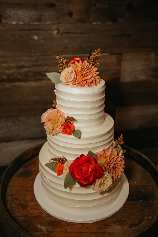 26 Fall Wedding Cakes to Inspire Your Autumn Dessert Table – Love & Lavender