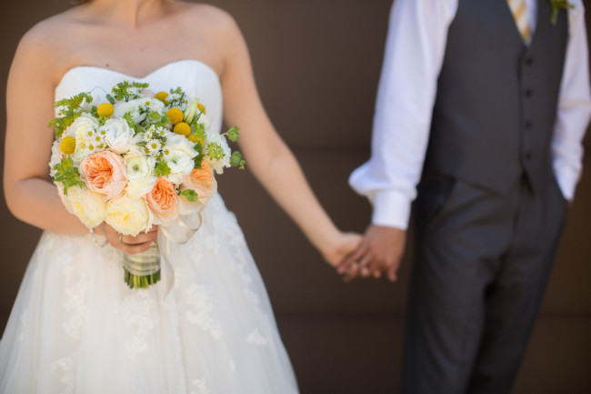 26 Ranunculus Wedding Bouquets That Look Like Roses, Solely Higher – Love & Lavender