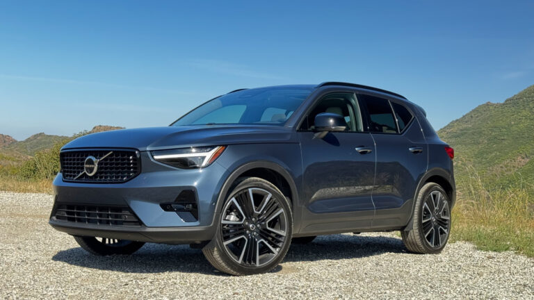 2026 Volvo XC40 Is The Subcompact Luxury Crossover For Folks Who Don’t Want Their Car To Feel Small – Jalopnik