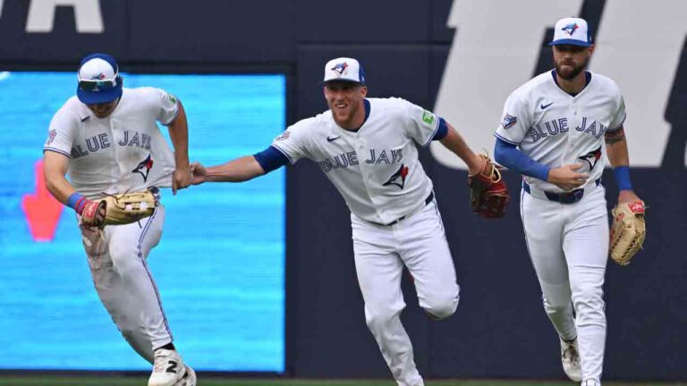 AL wild-card roundup: Blue Jays transfer 1.5 video games again of Guardians