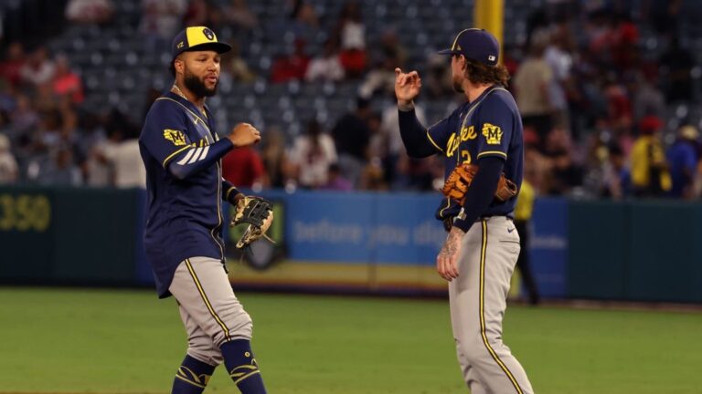 Deadspin | MLB roundup: Brewers down Angels, transfer atop MLB standings