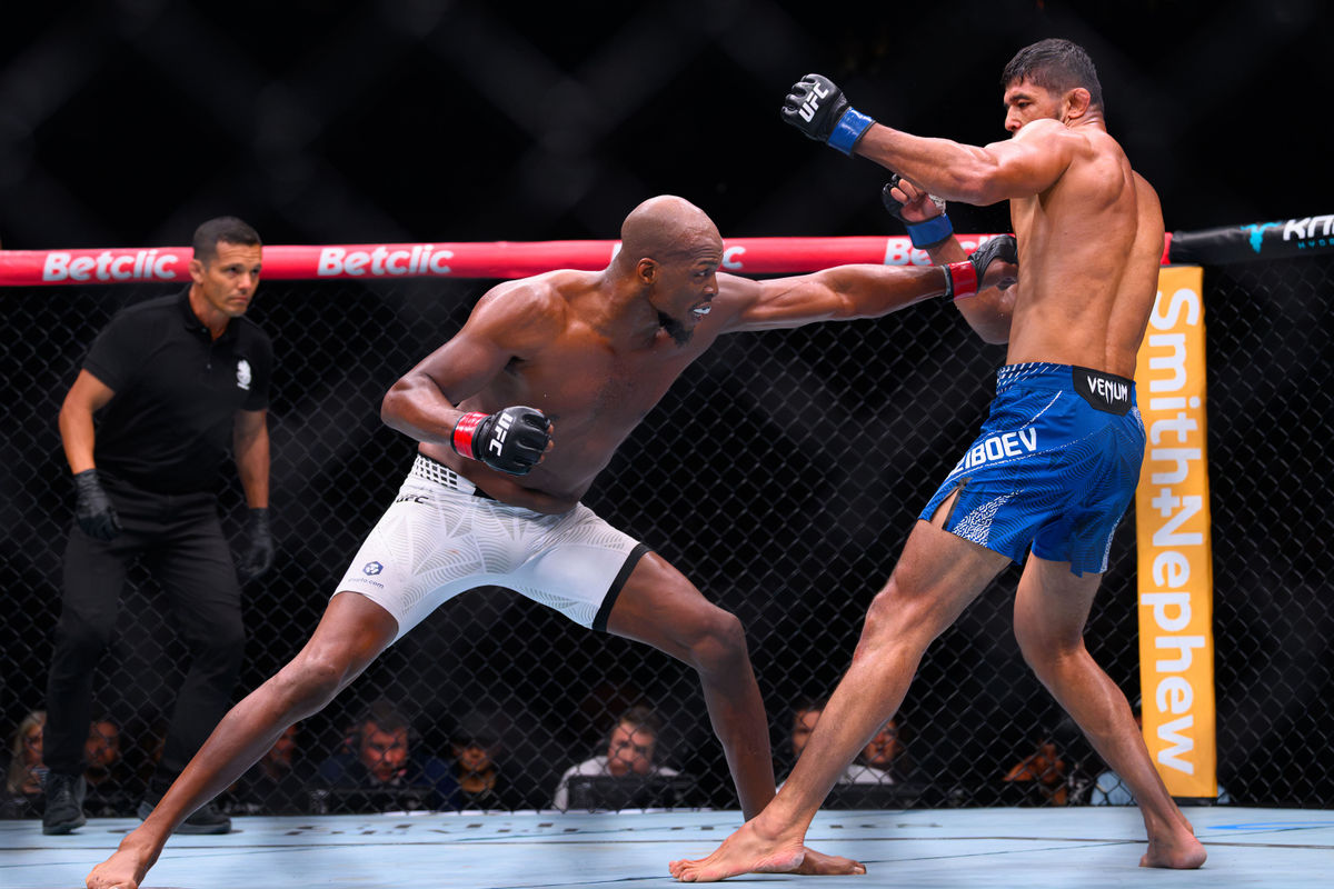 Sep 5, 2026; Paris, FRANCE; Michael Venom Page (red gloves) fights Nursulton Ruziboev (blue gloves) during UFC Fight Night at Accor Arena. Mandatory Credit: Per Haljestam-Imagn Images