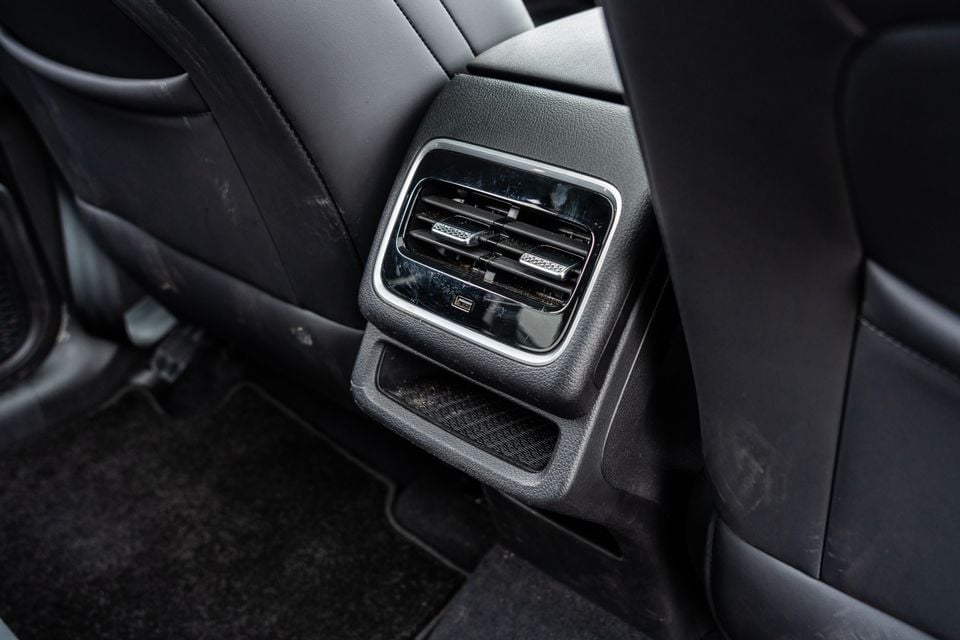 Rear air conditioning vent with chrome trim and USB port on the centre console of a 2026 Chery Tiggo 7 Super Hybrid