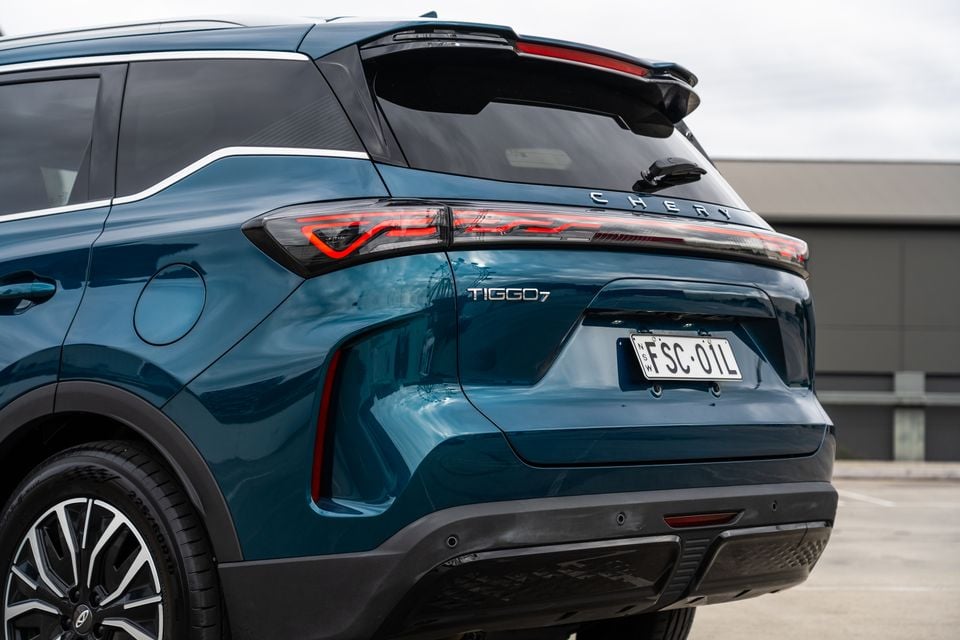 Rear of a teal 2026 Chery Tiggo 7 Super Hybrid SUV, showing the full-width tail-light bar, Chery and Tiggo 7 badges, and NSW number plate
