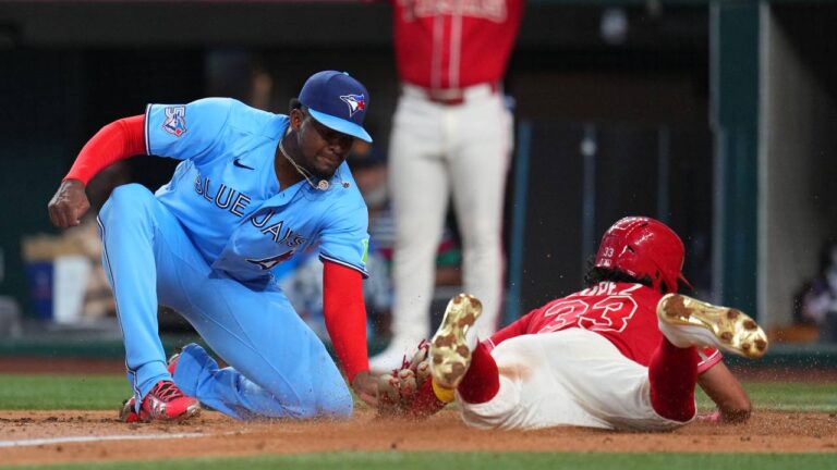 AL wild-card roundup: Blue Jays fall three video games again