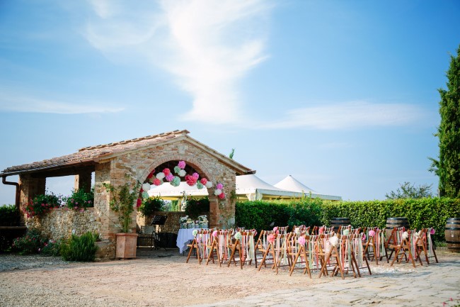 Colorful Tuscan farmhouse wedding with coral details and paper pompoms