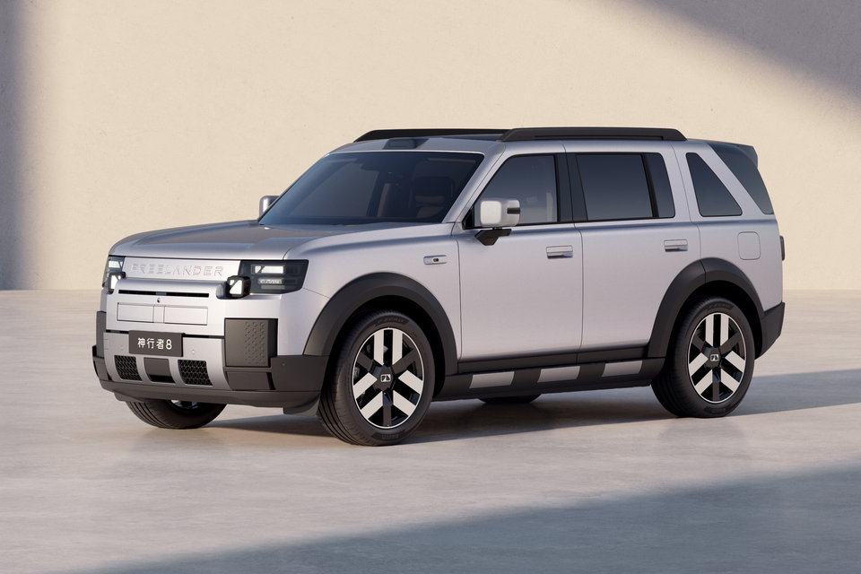 A silver Land Rover Freelander 8 SUV seen from the front-side angle, with distinctive two-tone alloy wheels and black cladding