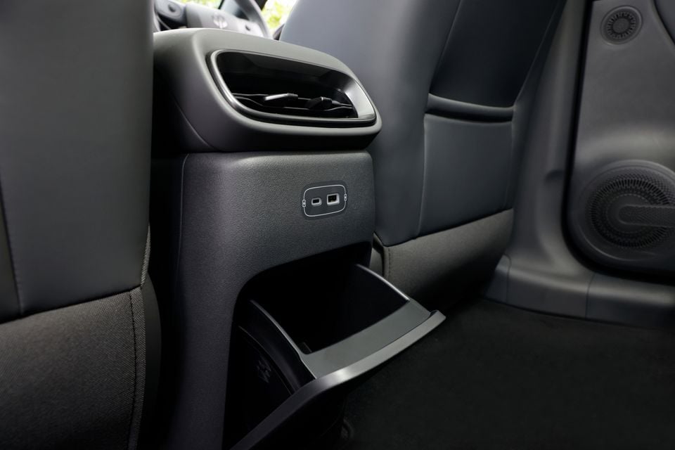 Rear of the centre console in a 2027 Leapmotor B05, showing rear air vents, USB-C and USB-A ports and a pull-out storage tray between the front seats