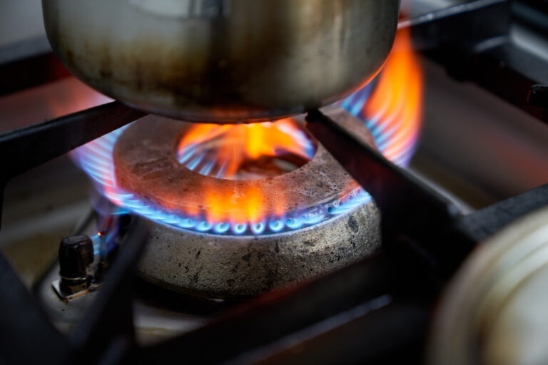 A New Study Puts the Heat on Gas Stoves for Commercial Kitchen Air Pollution – CNET