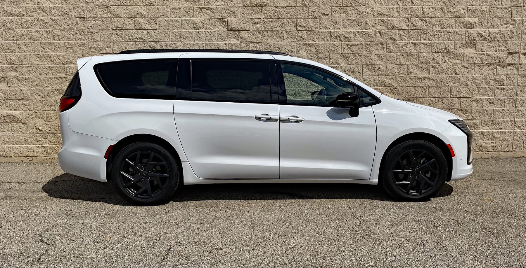2027 Chrysler Pacifica Limited in Bright White with S Appearance Package, profile,