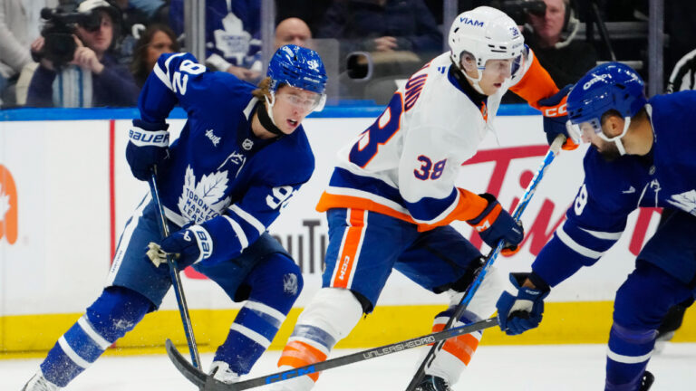 Maple Leafs fall into final in Atlantic with loss to Islanders