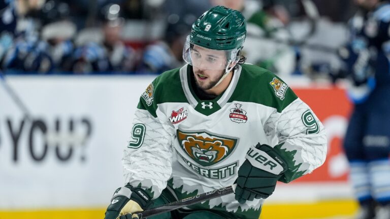 NCAA hockey season preview: Landon DuPont follows Gavin McKenna’s path