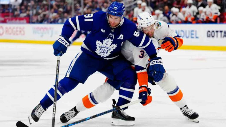 Sunday Overreactions: Time for Maple Leafs to shift Tavares to wing
