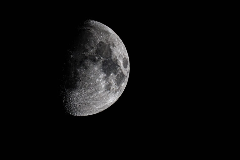 Why the Moon Is a Legal Wild West – CNET