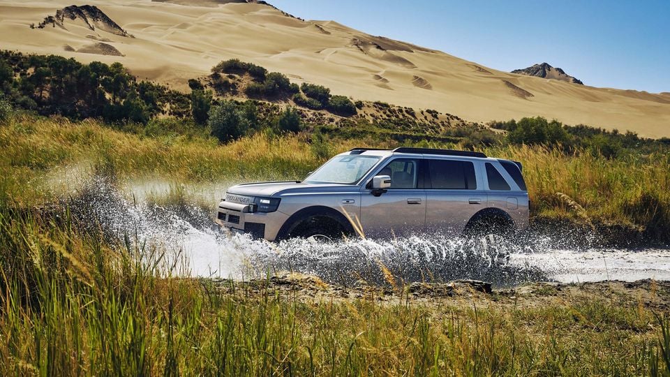 Freelander 8 driving through water in an official manufacturer image; Chinese-market model shown.