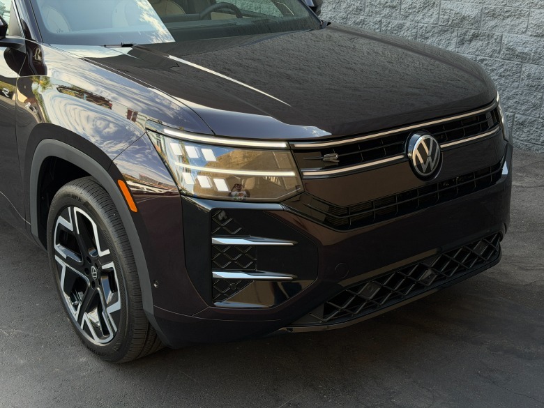 Front end of a purple 2027 Volkswagen Atlas