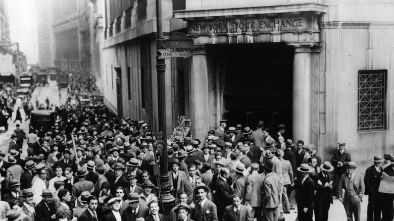 The crowds on Wall Street, New York, after the stock exchange crashed.